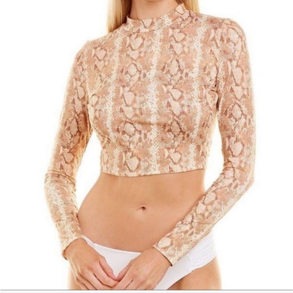 NWT Vitamin A Remy Rashguard Top - Picture 7 of 10